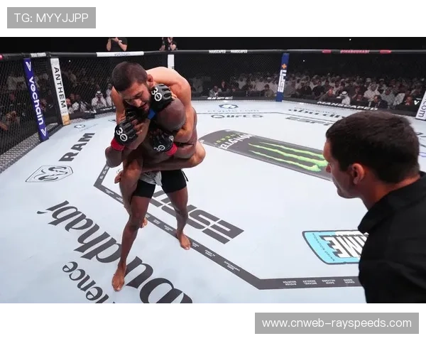 奇马耶夫摔跤碾压杜·普莱西斯，罗根评“战术基石不可撼动”